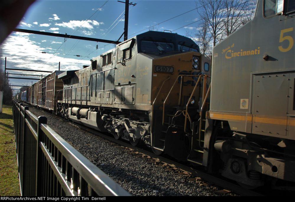 CSX 5107 on Q410